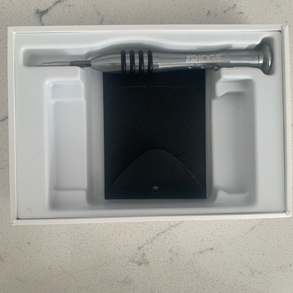 Ridge Carbon Fibre RFID Blocking Wallet - Picture 7 of 7